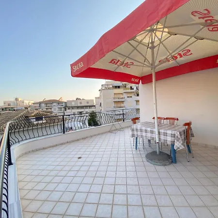 Summerland Apartament *